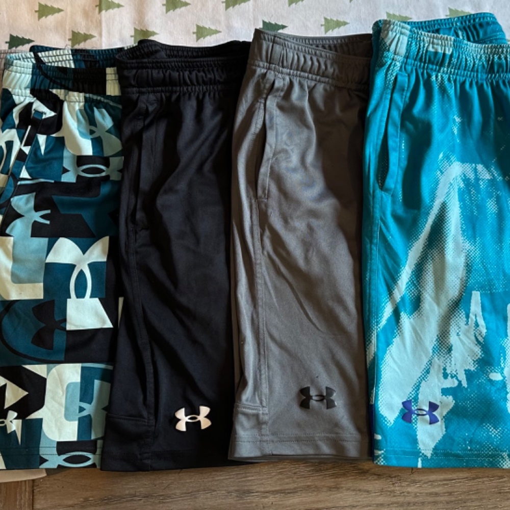 Under armor boys clothing lot …. Sz LARGE - Picture 8 of 12